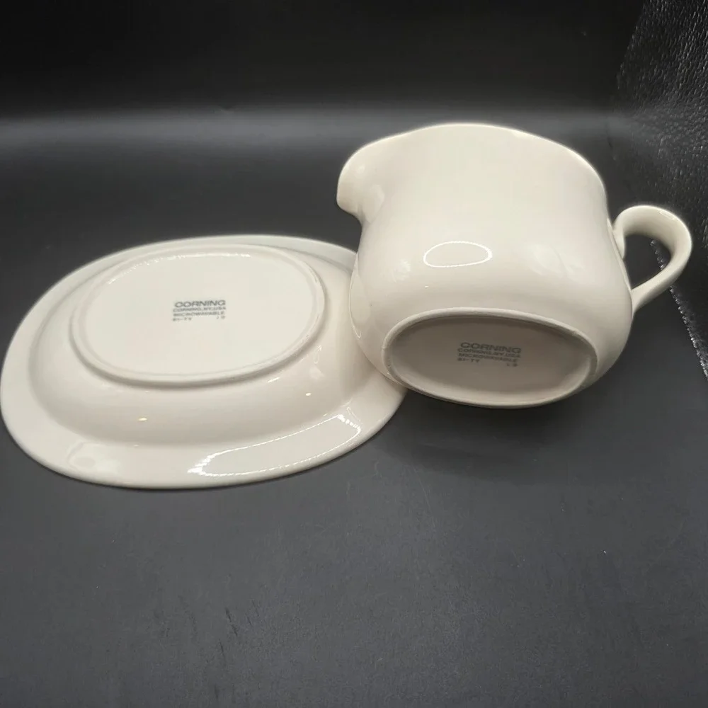 Corning White Gravy Boat with Underplate Set Microwave Safe 81-TY L9 Soft‎ White